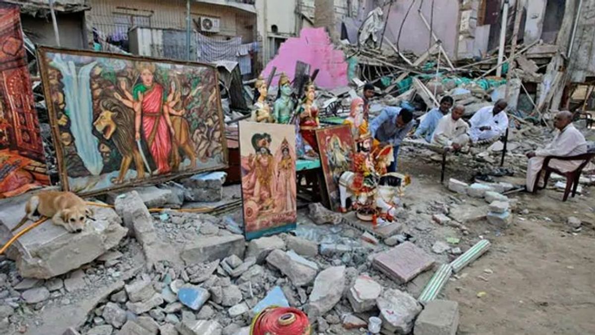 पाकिस्तान में हिन्दू आस्था पर हुई चोट, कराची में ढहाया गया प्राचीन हनुमान मंदिर