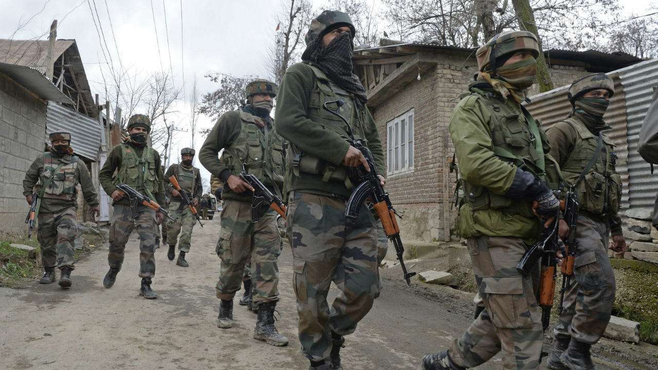 जम्मू-कश्मीर कुपवाड़ा में सेना ने तीन आतंकियों को किया ढेर, तीन जवान भी शहीद