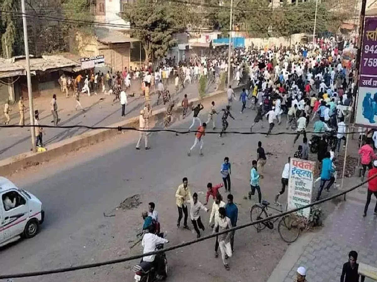 शहर में लगातार दूसरे दिन हिंसा, सुबह पथराव-लाठीचार्ज के बाद 20 गिरफ्तार; इंटरनेट बंद