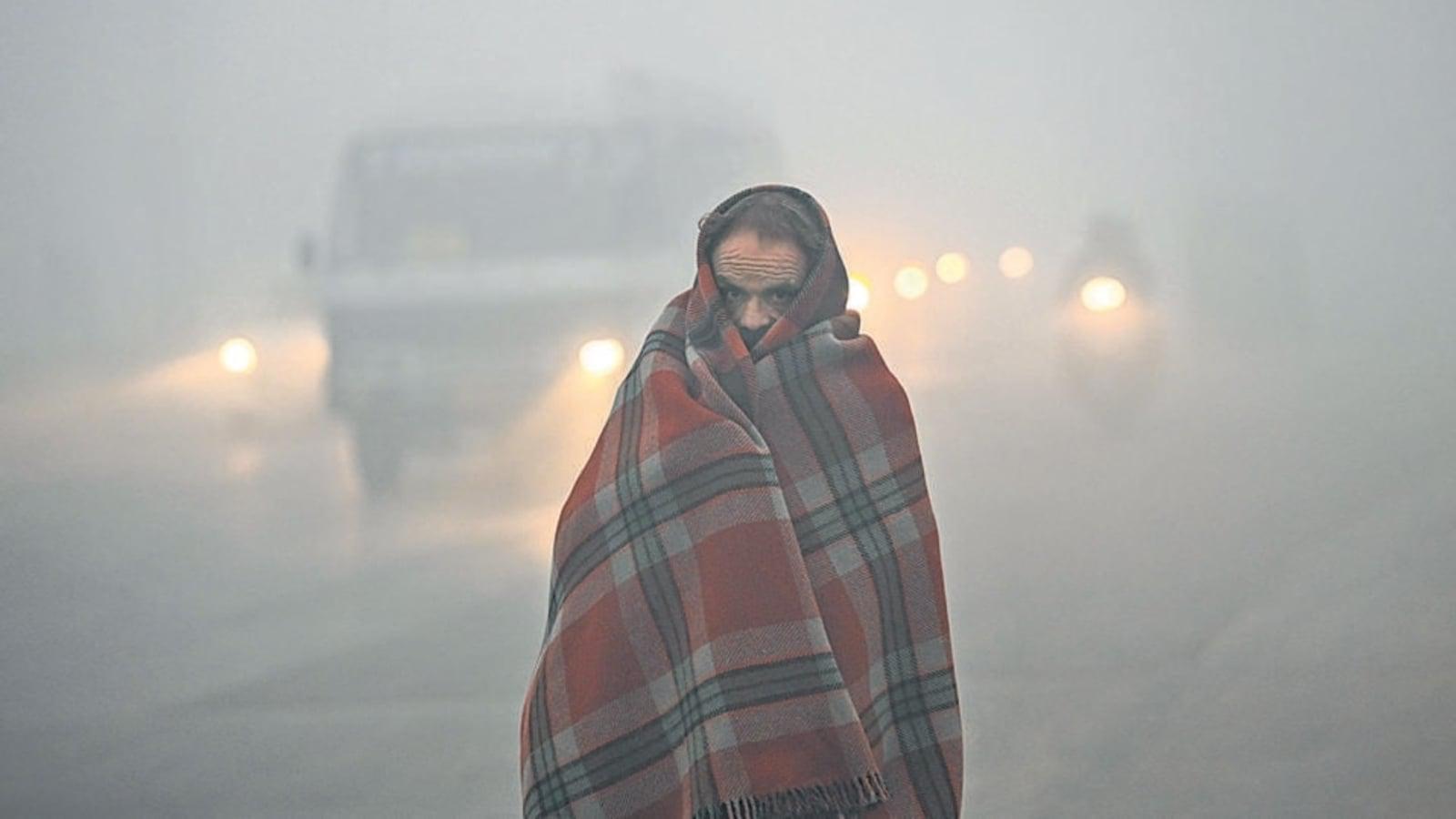 उत्तर भारत में शीतलहर जारी, कोहरे को लेकर आईएमडी ने जारी किया रेड अलर्ट
